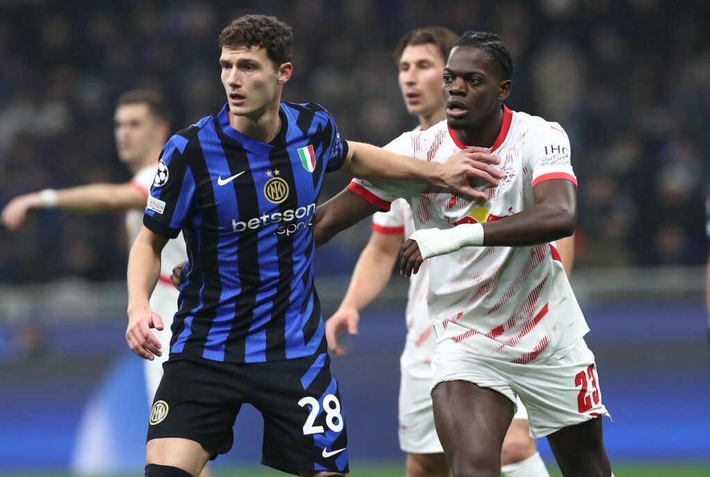 Report: Inter eye Solet and Badé if Pavard leaves 25 Inter defender Pavard against Leipzig in Champions League
