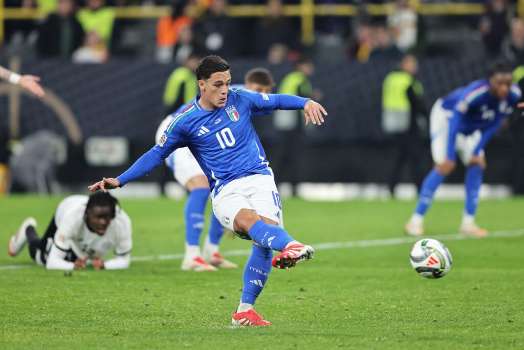 DORTMUND, GERMANY - MARCH 23: Giacomo Raspadori of Italy scores his team's third goal from the penalty spot during the UEFA Nations League Quarterfinal Leg Two match between Germany and Italy at Football Stadium Dortmund on March 23, 2025 in Dortmund, Germany. (Photo by Christof Koepsel/Getty Images for DFB)