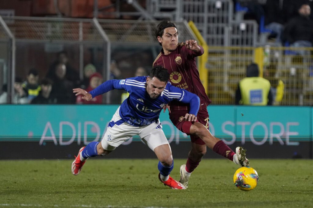 Serie A: Roma vs. Como – Probable line-ups and where to watch 17 COMO, ITALY - DECEMBER 15: (L-R) Edoardo Goldaniga of Como 1907 battles for the ball with Paulo Dybala of AS Roma during the Serie A match between Como and AS Roma at Stadio G. Sinigaglia on December 15, 2024 in Como, Italy. (Photo by Pier Marco Tacca/Getty Images)