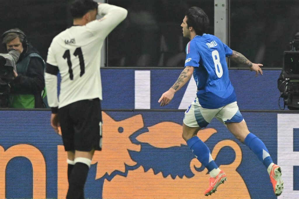 Tonali: ‘Italy must be positive, cannot let heads drop now’ 153 epa11976764 Italy’s midfielder Sandro Tonali (R) celebrates after scoring the 1-0 goal during the UEFA Nations League quarterfinals first leg soccer match between Italy and Germany at the Giuseppe Meazza Stadium in Milan, Italy, 20 March 2025. EPA-EFE/Daniel Dal Zennaro