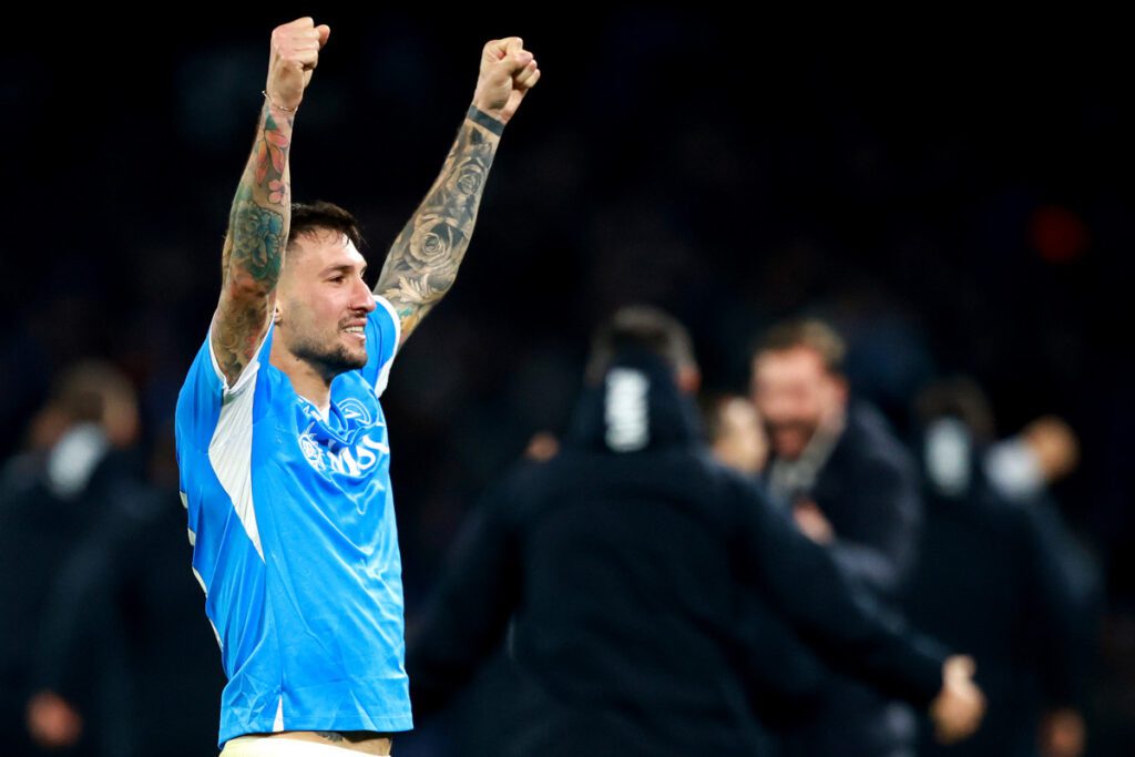 NAPLES, ITALY - MARCH 01: Matteo Politano of Napoli celebrates during the Serie A match between Napoli and FC Internazionale at Stadio Diego Armando Maradona on March 01, 2025 in Naples, Italy. (Photo by Francesco Pecoraro/Getty Images)