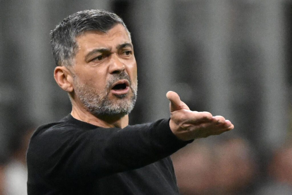 epa12012425 AC Milan’s head coach Sergio Conceicao reacts during the Italian Serie A soccer match between AC Milan and Fiorentina at the Giuseppe Meazza stadium in Milan, Italy, 05 April 2025. EPA-EFE/Daniel Dal Zennaro