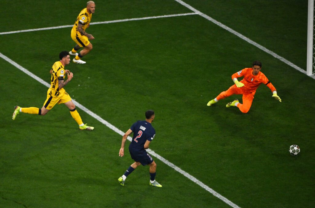 Champions Final Player Ratings: PSG 5-0 Inter – Nobody saves face 164 MUNICH, GERMANY - MAY 31: Achraf Hakimi of Paris Saint-Germain scores his team's first goal past Yann Sommer of FC Internazionale during the UEFA Champions League Final 2025 between Paris Saint-Germain and FC Internazionale Milano at Munich Football Arena on May 31, 2025 in Munich, Germany. (Photo by Dan Mullan/Getty Images)