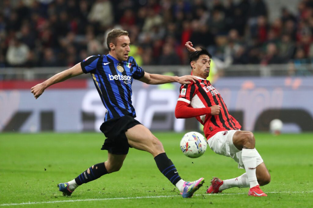 MILAN, ITALY - APRIL 02: Tijjani Reijnders of AC Milan challenges Davide Frattesi of FC Internazionale during the Coppa Italia Semi Final match between AC Milan and FC Internazionale at Stadio Giuseppe Meazza on April 02, 2025 in Milan, Italy. (Photo by Marco Luzzani/Getty Images)