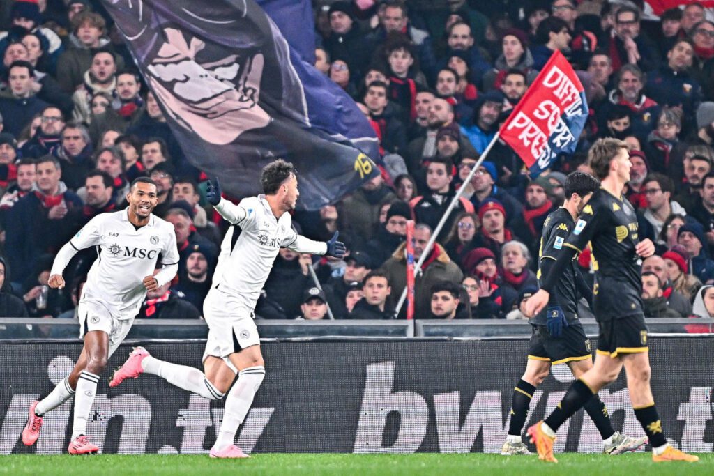 epa11788851 Napolis defender Amir Rrahmani (2-L) celebrates with team-mate Juan Jesus (L) after scoring the 0-2 goal during the Italian Serie A soccer match Genoa CFC vs SSC Napoli at Luigi Ferraris stadium in Genoa, Italy, 21 December 2024. EPA-EFE/STRINGER