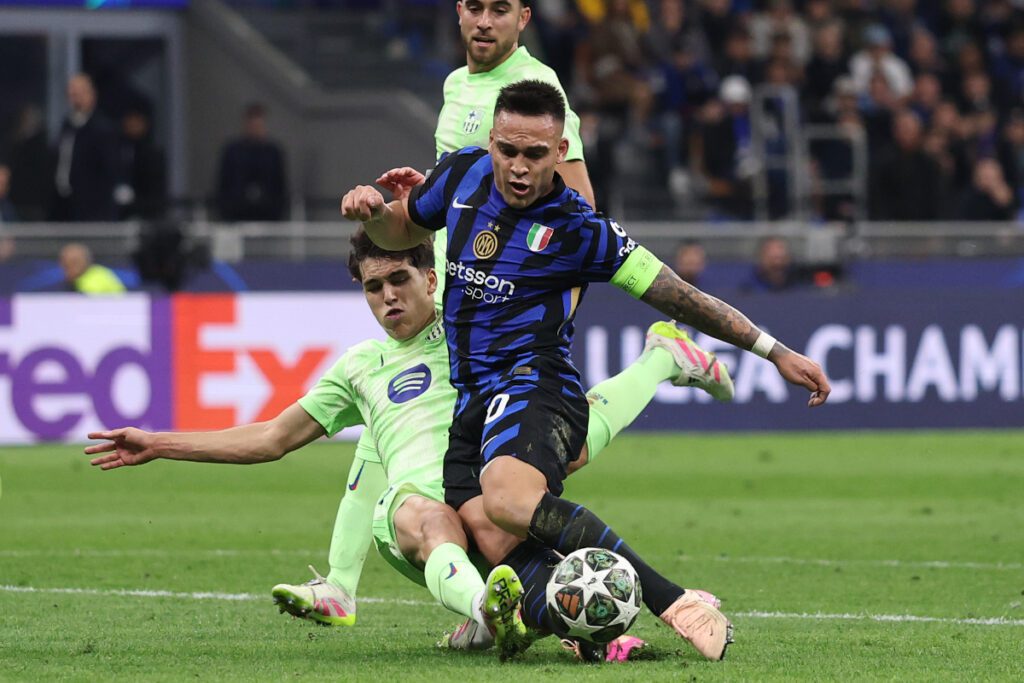 Player ratings: Inter 4-3 Barcelona (aet) – Lautaro’s sacrifice, Acerbi and Sommer’s heroics 22 MILAN, ITALY - MAY 06: Lautaro Martinez of FC Internazionale is challenged by Pau Cubarsi of FC Barcelona which results in referee Szymon Marciniak (not pictured) awarding a penalty to FC Internazionale during the UEFA Champions League 2024/25 Semi Final Second Leg match between FC Internazionale Milano and FC Barcelona at Giuseppe Meazza Stadium on May 06, 2025 in Milan, Italy. (Photo by Carl Recine/Getty Images)