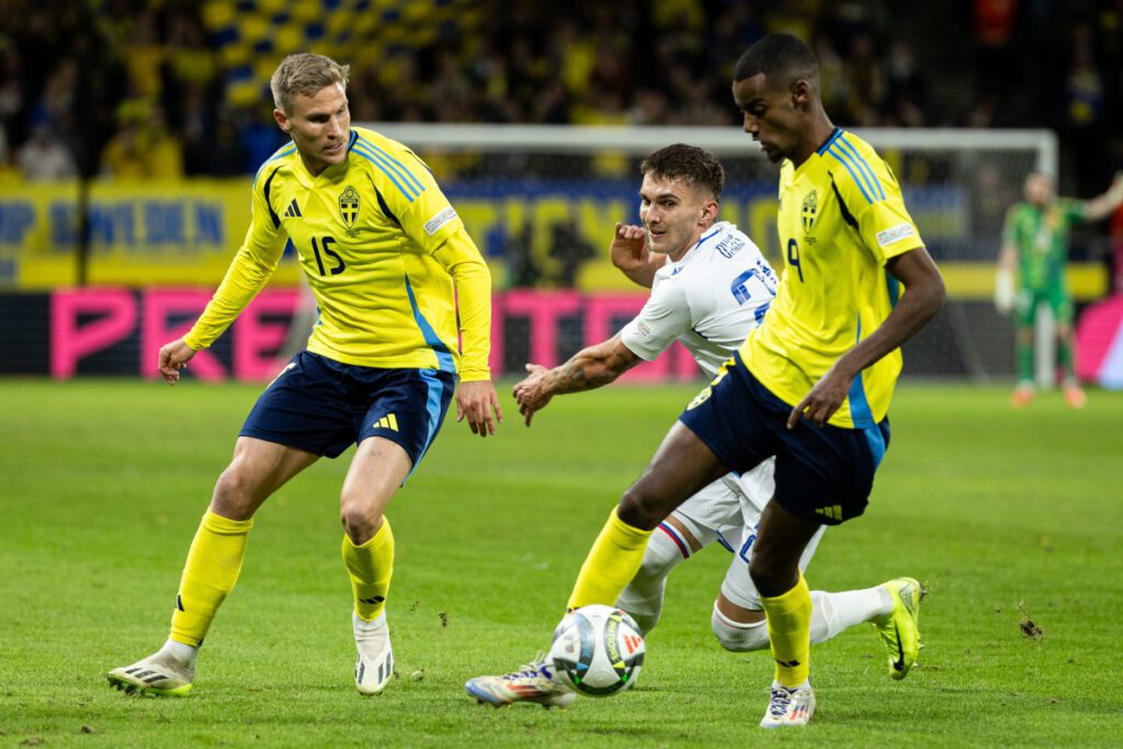 SOLNA, SWEDEN - NOVEMBER 16: Carl Starfelt and Alexander Isak of Sweden during the UEFA Nations League 2024/25 League C Group C1 match between Sweden and Slovakia at Strawberry Arena on November 16, 2024 in Solna, Sweden. (Photo by Michael Campanella/Getty Images)