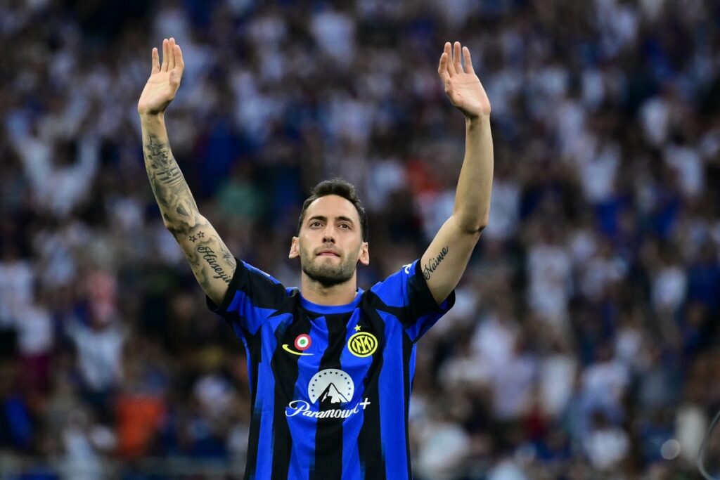 Calhanoglu: Lautaro’s words ‘hit hard’ but ‘divide and not unite’ 12 Inter Milan midfielder Hakan Calhanoglu waves during a ceremony for the Italian Champions following the Italian Serie A football match between Inter Milan and Lazio in Milan, on May 19, 2024. Inter celebrates his 20th Scudetto. (Photo by Marco BERTORELLO / AFP) (Photo by MARCO BERTORELLO/AFP via Getty Images)