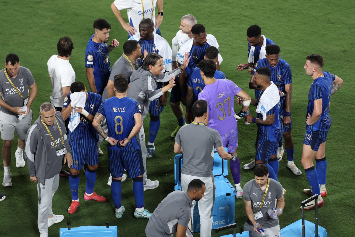 ORLANDO, FLORIDA - JUNE 30: Simone Inzaghi, Head Coach of Al Hilal, gives the team instructions during a hydration break during the FIFA Club World Cup 2025 round of 16 match between Manchester City and Al-Hilal at Camping World Stadium on June 30, 2025 in Orlando, Florida. (Photo by Megan Briggs/Getty Images)