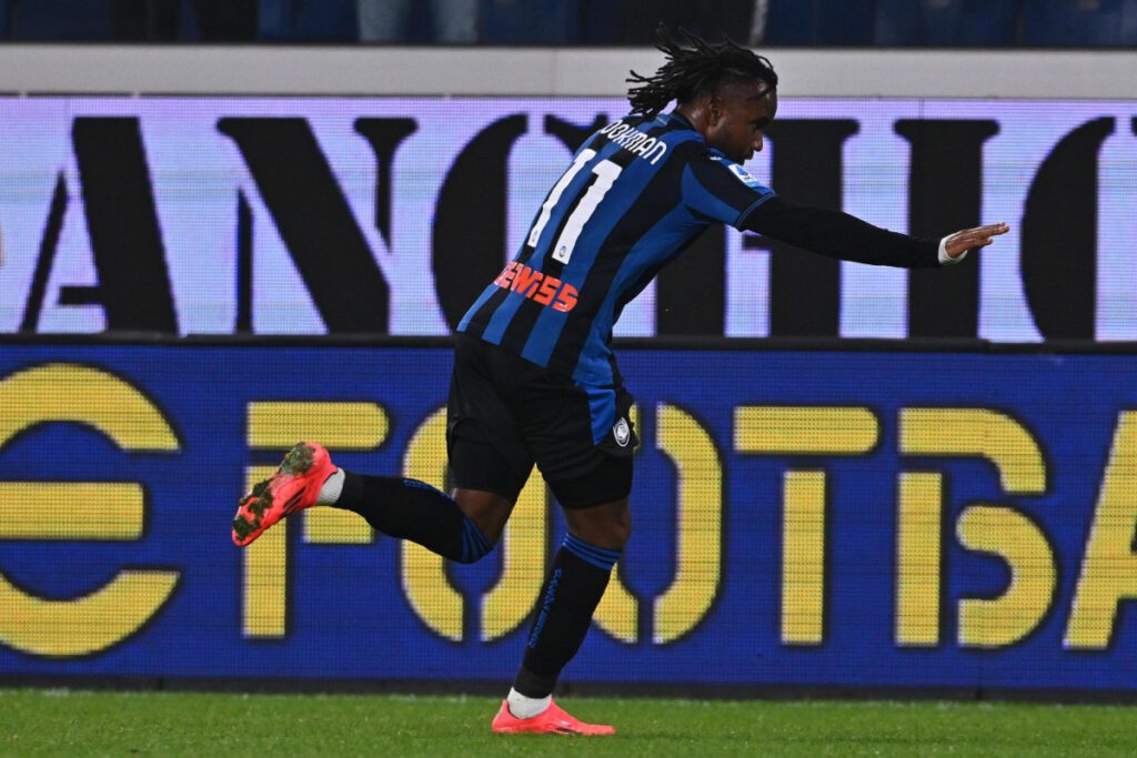 epa11685676 Atalanta's Ademola Lookman celebrates scoring the 4-0 goal during the Italian Serie A soccer match between Atalanta BC and Hellas Verona, in Bergamo, Italy, 26 October 2024. EPA-EFE/MICHELE MARAVIGLIA