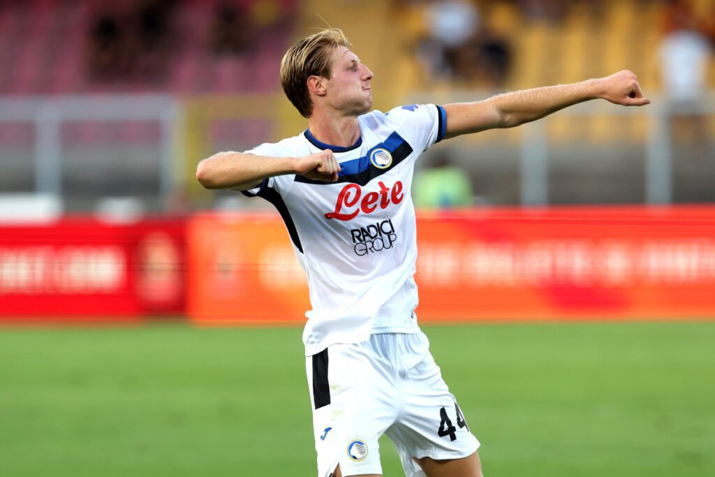 LECCE, ITALY - AUGUST 19: Marco Brescianini of Atalanta celebrates after scoring his team's opening goal during the Serie A match between Lecce and Atalanta at Stadio Via del Mare on August 19, 2024 in Lecce, Italy. (Photo by Maurizio Lagana/Getty Images)