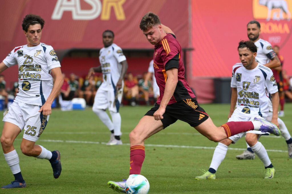 Roma ready to drop Dovbyk as Ferguson impresses Gasperini 24 Evan Ferguson playing for Roma (asroma.com)