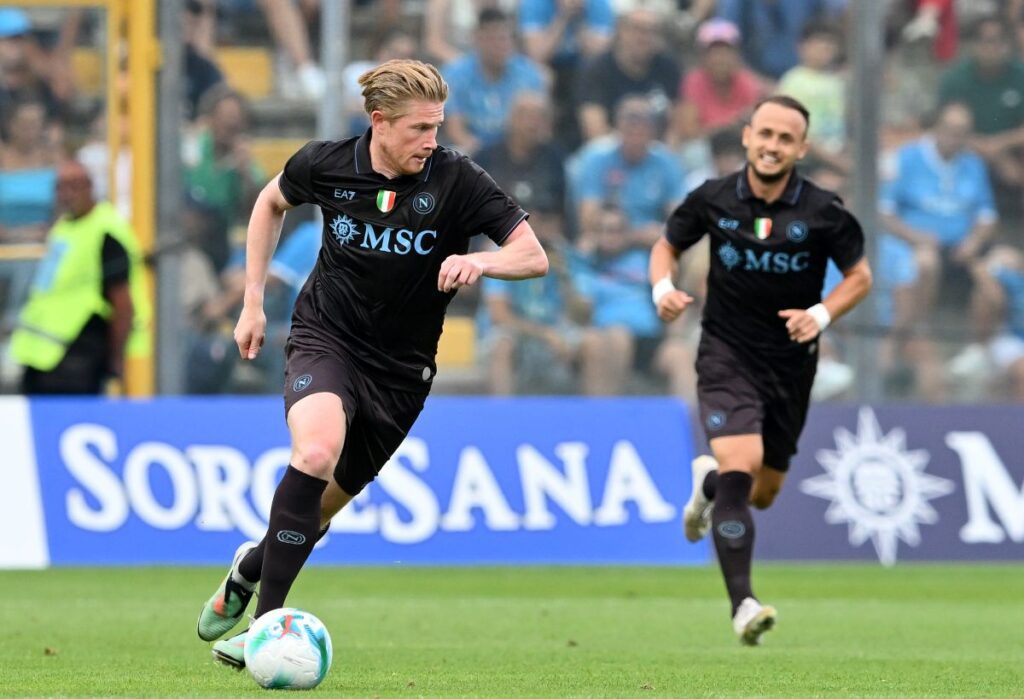 CASTEL DI SANGRO, ITALY - AUGUST 14: Kevin De Bruyne of Napoli in action during the pre-season friendly match between Napoli and Olympiacos at Stadio Teofilo Patini on August 14, 2025 in Castel di Sangro, Italy. (Photo by Giuseppe Bellini/Getty Images)