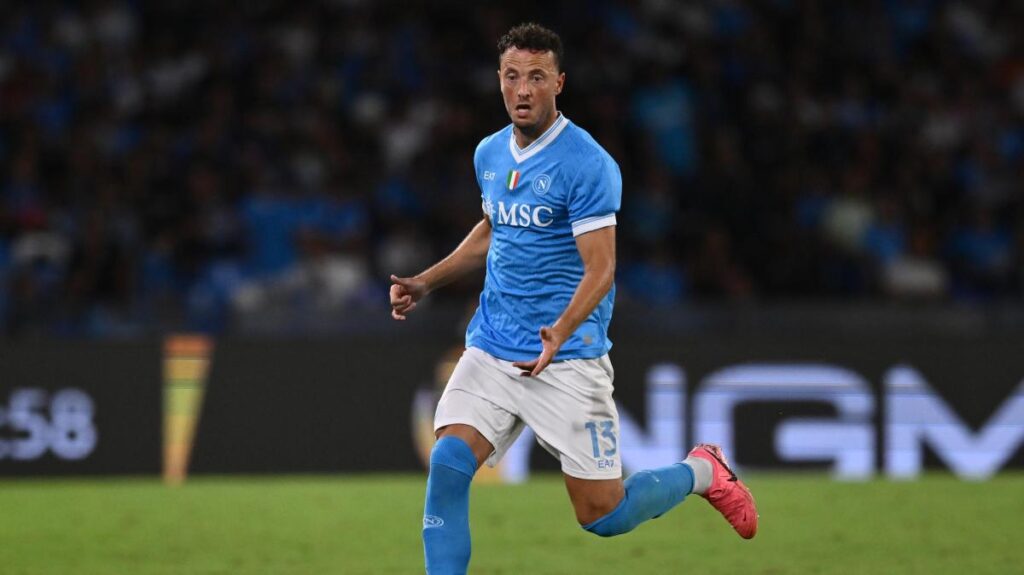 Ex collaboratore di Conte rivela: Rrahmani e Lobotka tra i più maniacali al Napoli 17 L'ex collaboratore di Conte al Napoli: "Rrahmani e Lobotka tra i più maniacali con il cibo"