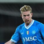 Napoli, l'infortunio di De Bruyne preoccupa: problema al flessore, necessarie le stampelle