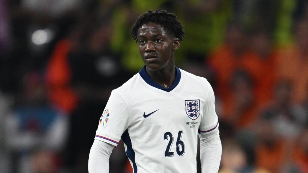 Man United, Mainoo in panchina: Napoli vigila su possibile addio di Amorim 2 Man United, Mainoo relegato in panchina: il Napoli aspetta l'opportunità esonero di Amorim