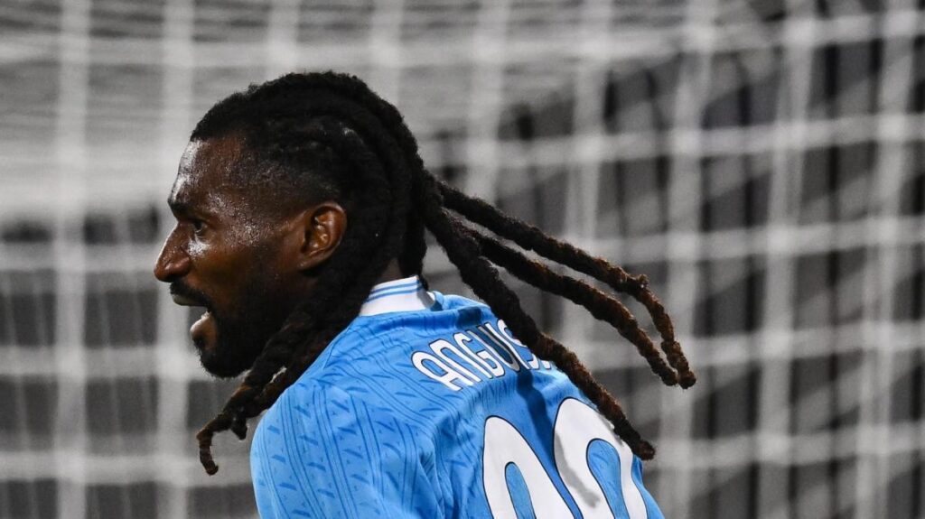 Rinnovo Napoli-Zambo Anguissa: accordo vicino a essere ufficiale 7 Napoli-Zambo Anguissa vicini al traguardo: il rinnovo è ormai a un passo