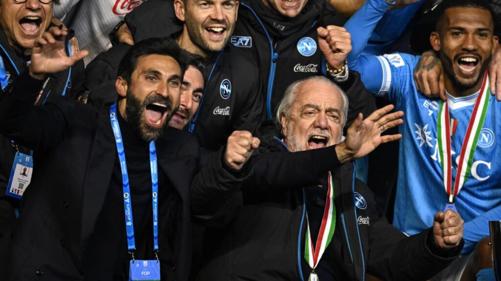De Laurentiis sul Napoli: "Due trofei vinti, ma diversi da Benitez" 7 De Laurentiis sul Napoli: "Due trofei vinti, ma diversi da Benitez"
