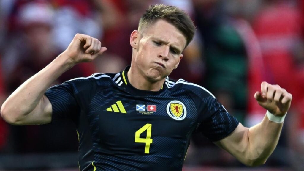 La rovesciata di McTominay contro la Scozia incanta Napoli e Edimburgo 15 La rovesciata di McTominay contro la Scozia incanta Napoli e Edimburgo