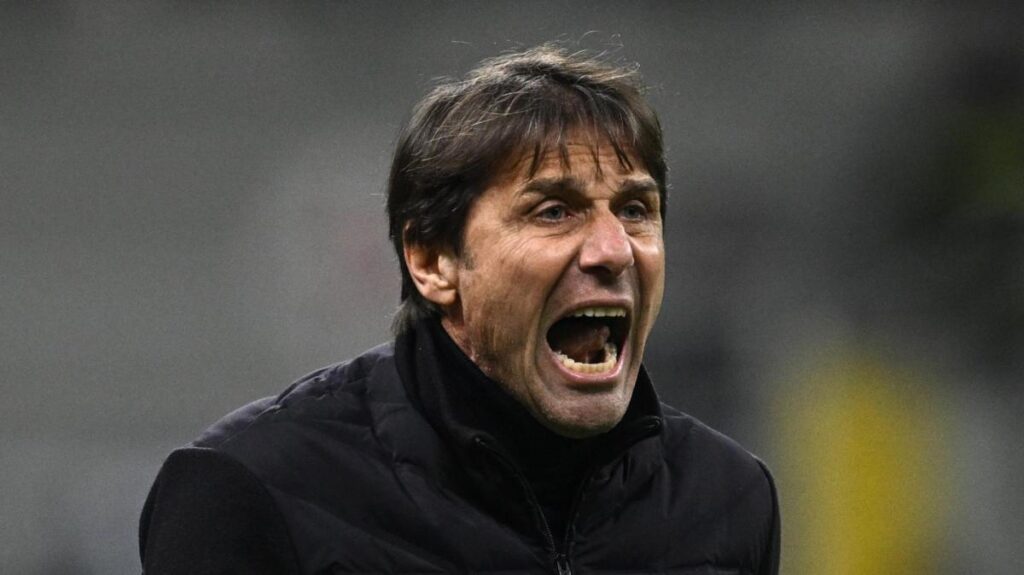 Napoli, Conte sul caso Vergara: "Gioca per meritocrazia"