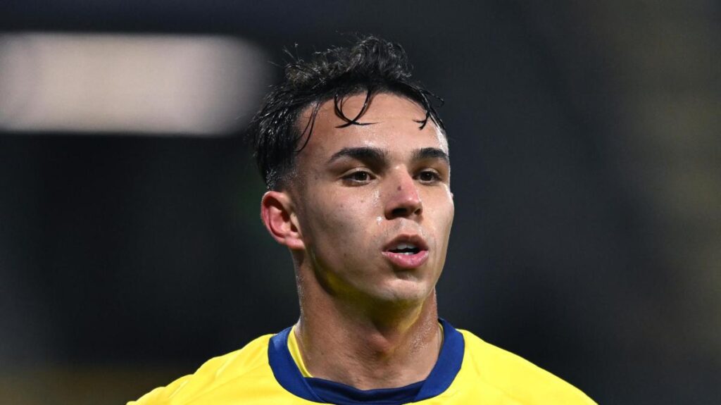 Napoli forte su Giovane: accordo vicino con l’Hellas dopo cessioni 4 Napoli forte su Giovane: accordo vicino con l’Hellas dopo cessioni