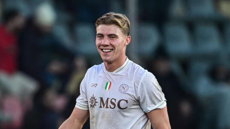 Rasmus Hojlund impara il napoletano: "Ciao guagliù, fratm"