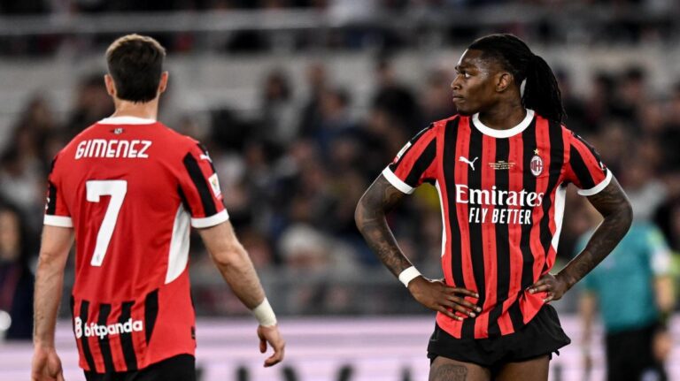 Leao sicuro a Napoli, Gimenez a rischio: condizioni aggiornate