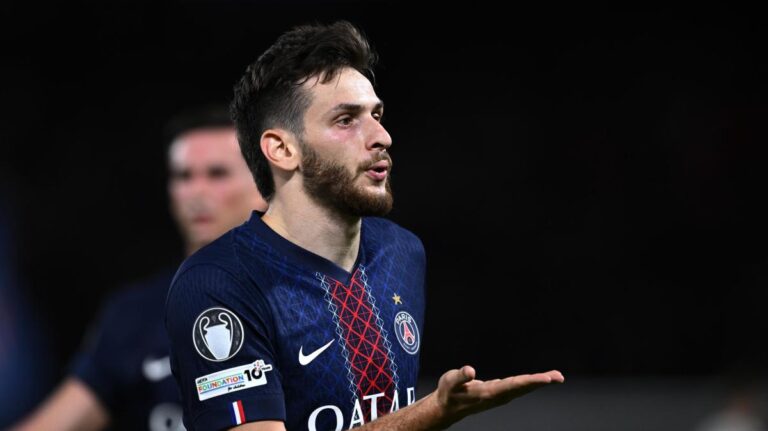 Kvaratskhelia segna ancora: poker PSG, 100 gol da pro