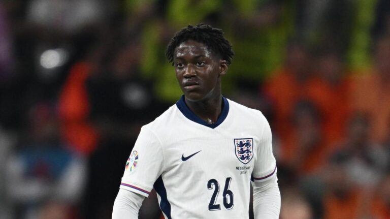 Mainoo resta al Manchester United: Napoli e Roma escluse