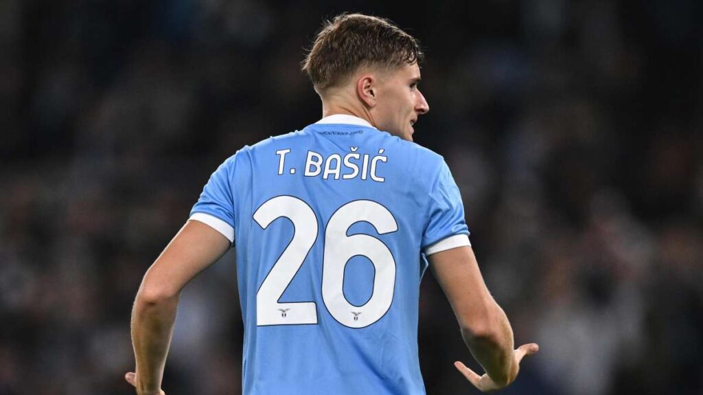 Napoli in crisi: Lazio raddoppia con Basic al 57', troppi errori