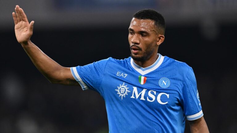 Napoli, Juan Jesus torna a Castel Volturno ma futuro incerto