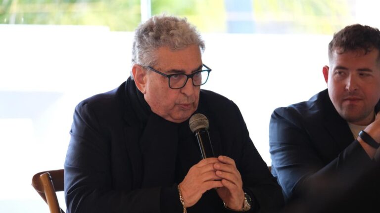 Perinetti a Vieri: "A Napoli situazione anomala, qualcuno furbo"