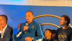 Allegri replica ai tifosi Napoli: "Chi non salta è juventino"