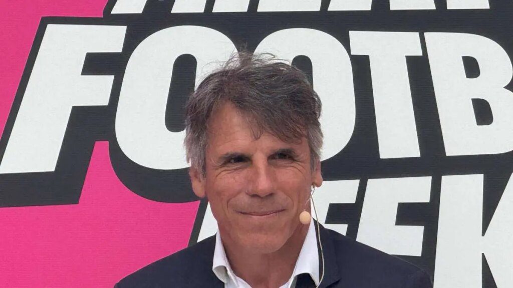 Gianfranco Zola collabora con Ranieri: guida le Under Italia 15 Gianfranco Zola collabora con Ranieri: guida le Under Italia