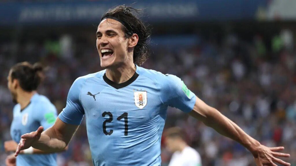 Lecce punta Cavani: contatti avviati con agenti dell'attaccante