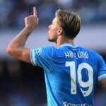 Napoli, Hojlund arriva a Capodichino: "Pronto e felice per Allegri"