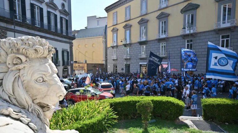 Napoli celebra i 100 anni: festa azzurra in piazza oggi