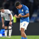 Favasuli migliore in campo col Bologna: CdS, assist a Lobotka e l’abbraccio di De Bruyne