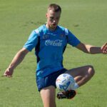Allegri valuta la difesa a tre: Napoli inedito alla ripresa, Beukema e Badiashile pronti