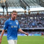 Allegri cala gli assi: De Bruyne e Hojlund dal 1' nel 3-4-2-1 anti-Frosinone