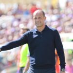 Allegri ci ripensa: contro il Frosinone può tornare la difesa a tre. Di Lorenzo braccetto, Neres scalpita