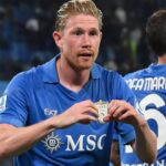 De Bruyne, il regista che non ti aspetti: i tifosi lo eleggono MVP di settembre e Allegri gli consegna le chiavi del Napoli. Ma Hojlund resta a secco, Corbo boccia Anguissa e il club piange Tullio Conte