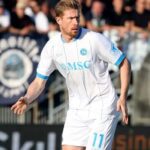 Venezia-Napoli 1-0, il Penzo diventa un incubo: Adams castiga, Stankovic ipnotizza De Bruyne e Allegri chiede «rabbia» prima del Bodø