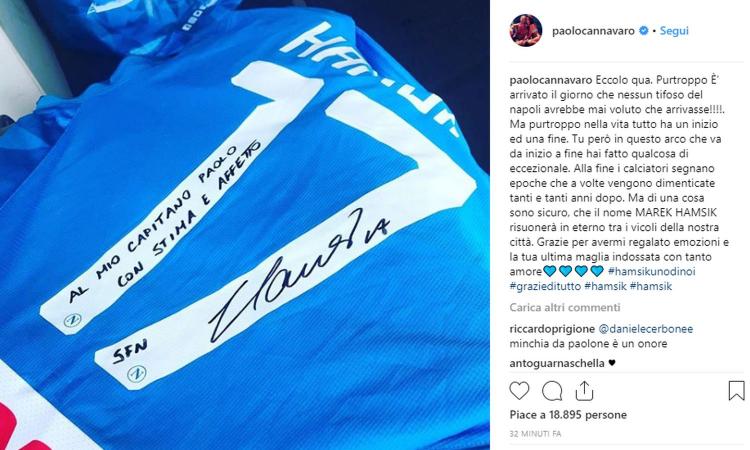 Addio Napoli, Hamsik regala l'ultima maglia a Paolo Cannavaro