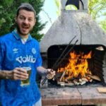 Alessandro Cattelan, foto con maglia del Napoli ‘vintage’ sui social