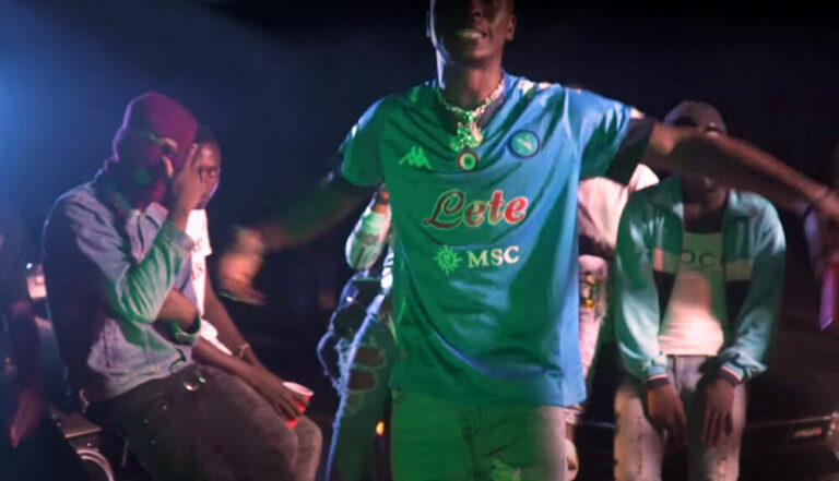 Osimhen superstar: rapper nigeriano gli dedica una canzone | VIDEO