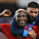 Napoli, altro 4-0 dando spettacolo a Genova e Spalletti si riprende la vetta