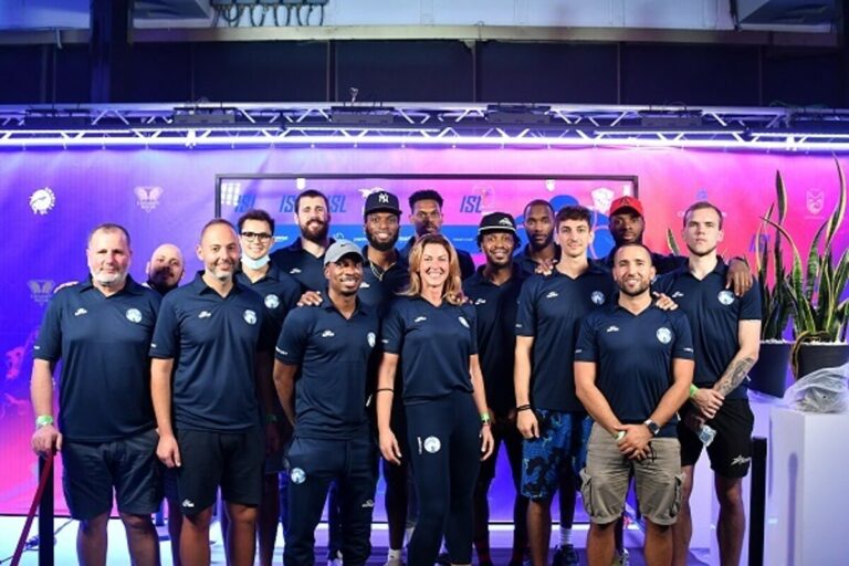 ISL, la Gevi Napoli Basket al completo in visita alla Piscina Scandone