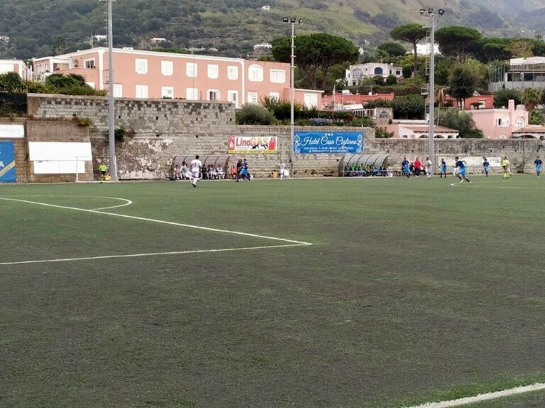 Eccellenza Campania/Girone B - Poker Real Forio al Pianura Napoli Nord: Saurino devastante con una tripletta