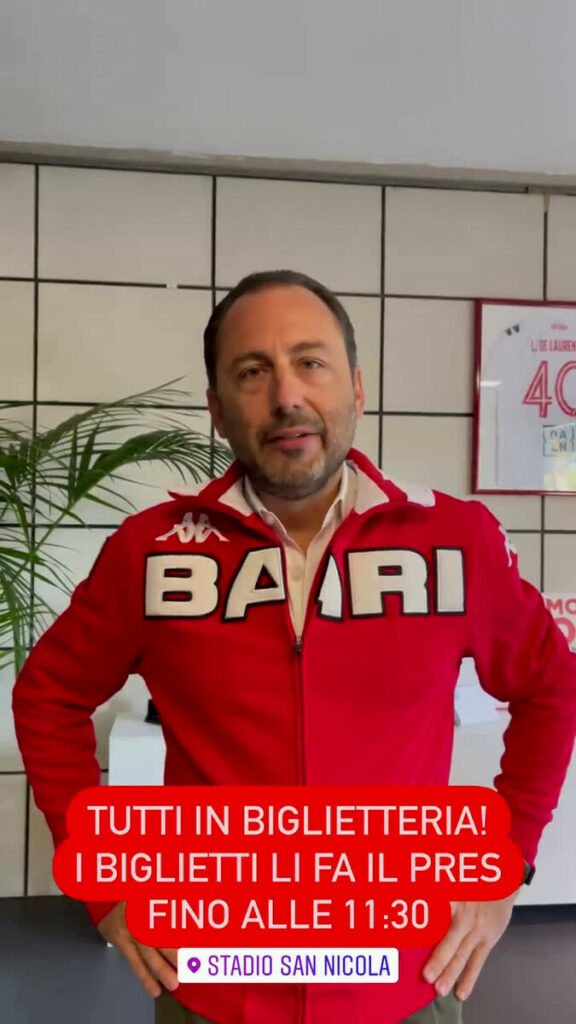 Luigi De Laurentiis in biglietteria allo stadio: "Tifosi, i biglietti li faccio io" | VIDEO